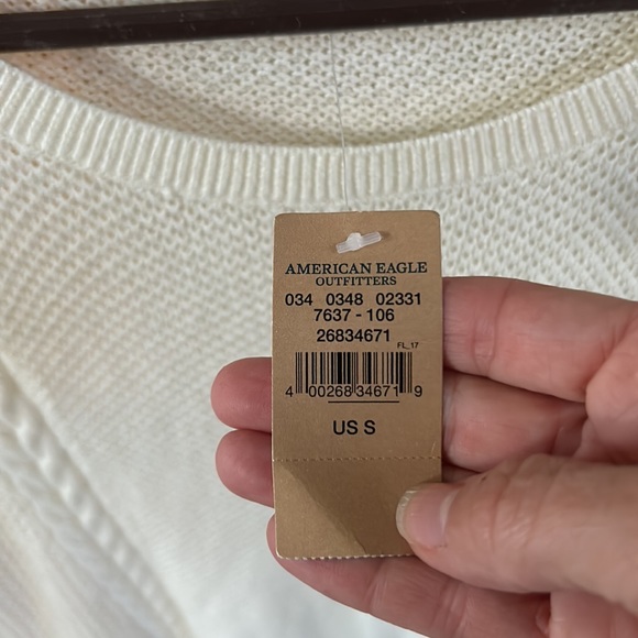 🌿 American Eagle women’s size small off-white, cableknit sweater lightweight🌿 - Picture 3 of 7